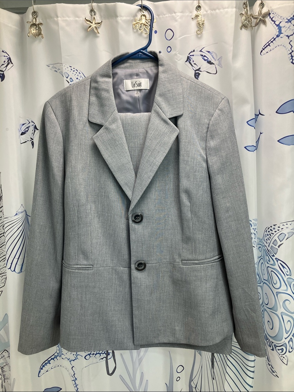 Le Suit Women’s Light Gray Two-Button Blazer  2-piece suit Size 18